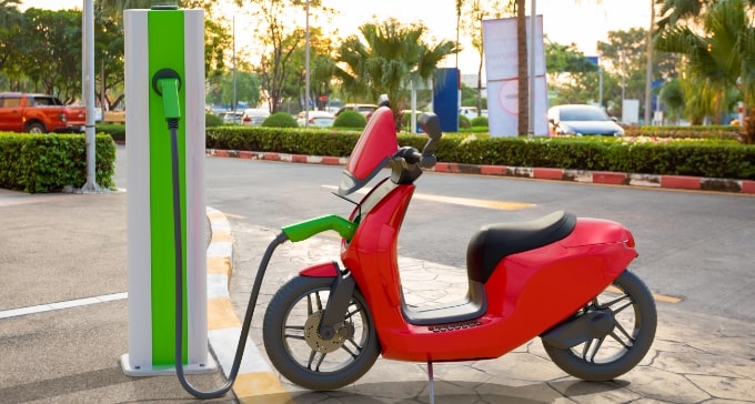 Drivers can save more money with electrically charged motorbikes